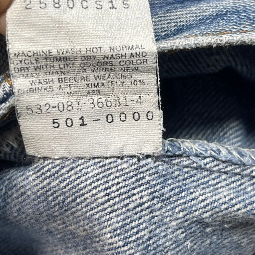 Vintage Levi's 501 Men's 36x28 Jeans USA Made Distressed Button Fly Light Wash - Picture 8 of 13